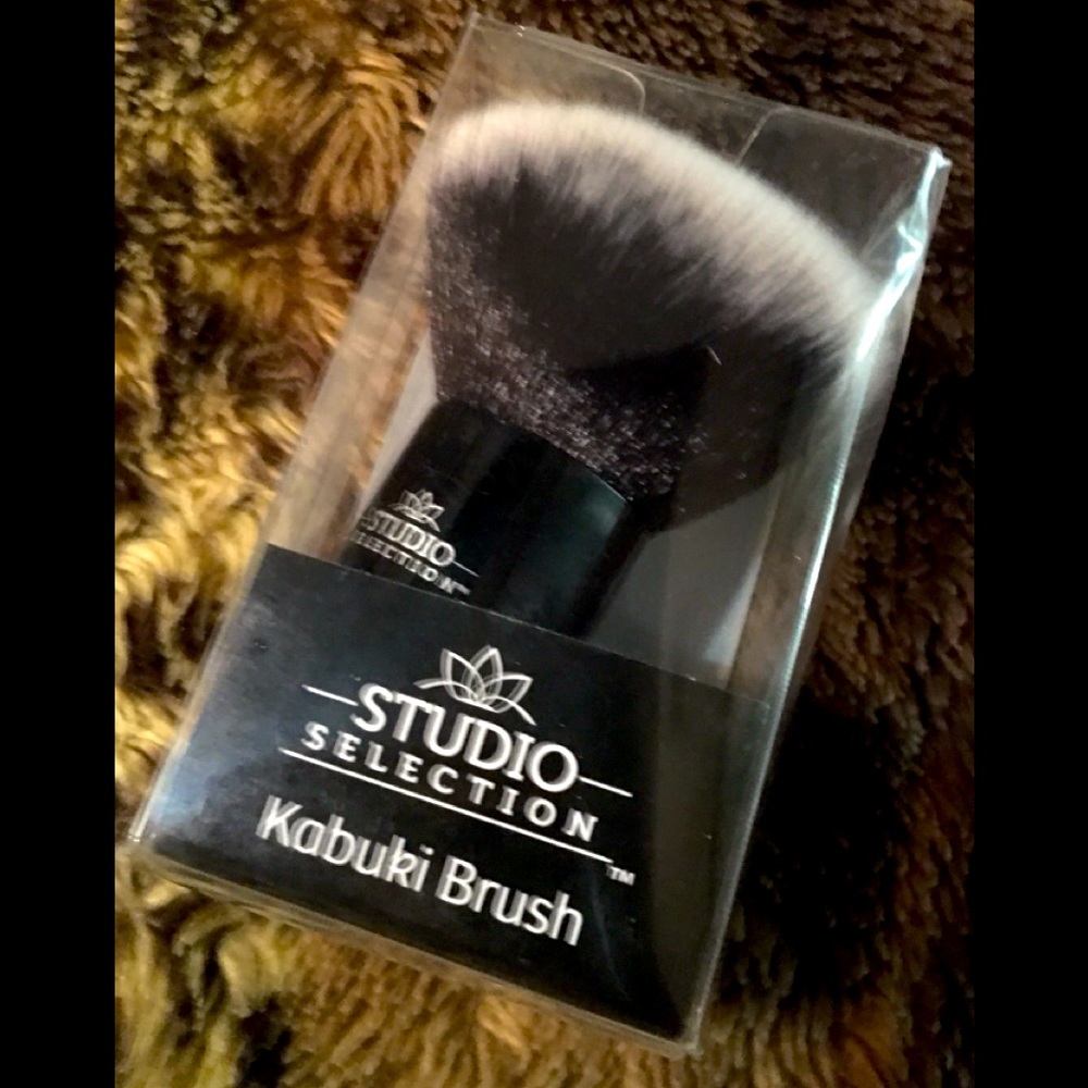 Kabuki Brush Studio Selection Powder Makeup NEW!